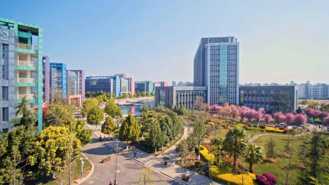 知名企業(yè)紛紛“要人”，這所70年職校的秘訣在哪？