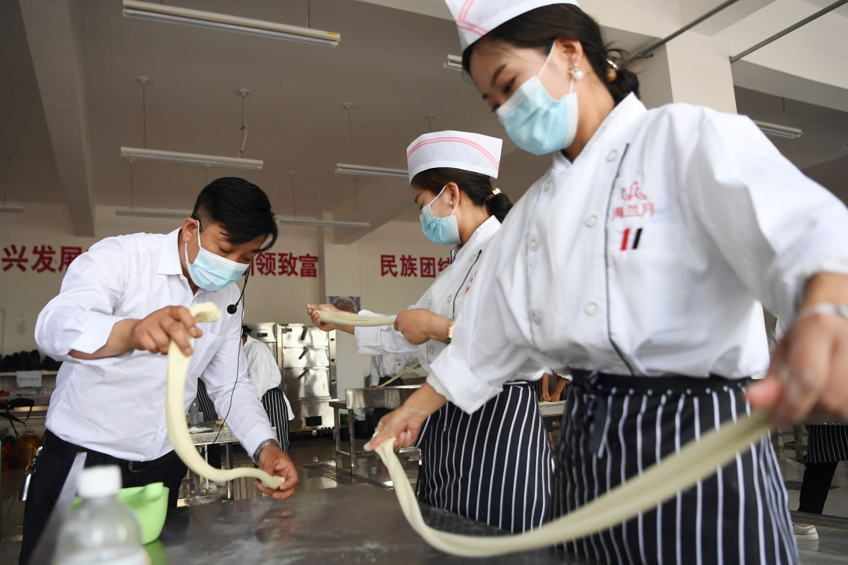 “保特色”與“重規(guī)范”可否兼得？