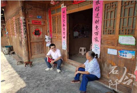 辦實(shí)事 暖人心 促發(fā)展 ——記新華社計(jì)財(cái)局副高級(jí)會(huì)計(jì)師，石阡縣龍?zhí)伶?zhèn)困牛山村駐村第一書記兼龍?zhí)伶?zhèn)黨委副書記劉坤