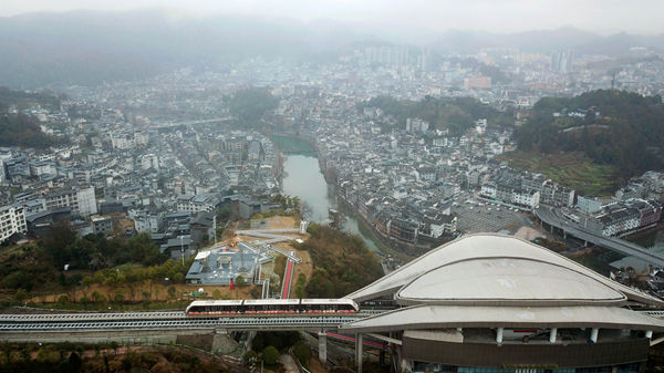 新春走基層丨“小”場(chǎng)景涌動(dòng)經(jīng)濟(jì)“大”能量——小店、小廠、小站、小村探訪記